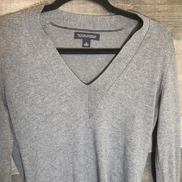 Class Gray Silk Cotton Cashmere Banana Republic Long Sleeve Sweater - Picture 2 of 6